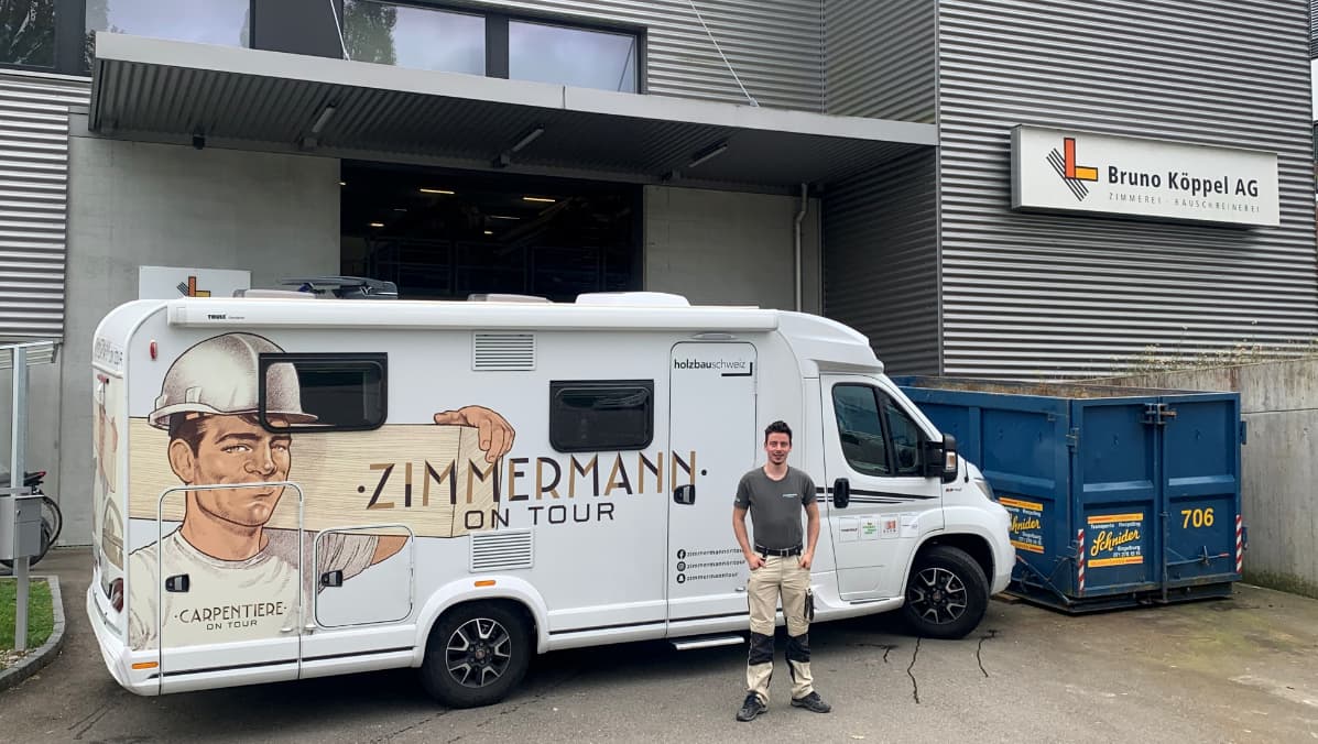 «Zimmermann on Tour» Benjamin Nussbaum und sein Camper sind zwei Wochen zu Gast bei der Bruno Köppel AG.